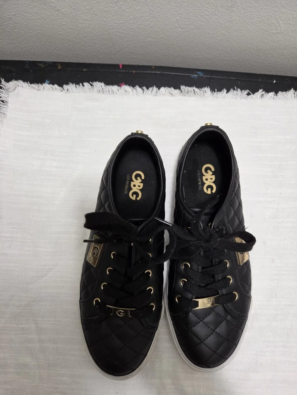 G by Guess Black Quilted Low Top Sneakers Gold Logo Lace Up Shoe Womens Size 7.5
